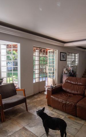 Casa à venda com 290m², 3 quartos e 2 vagas Casa à venda com 290m², 3 quartos e 2 vagasSala