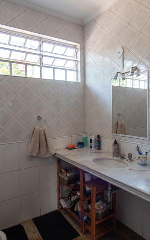 Casa à venda com 290m², 3 quartos e 2 vagas Casa à venda com 290m², 3 quartos e 2 vagasBanheiro
