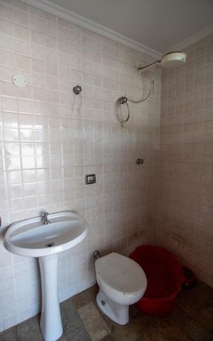 Casa à venda com 290m², 3 quartos e 2 vagas Casa à venda com 290m², 3 quartos e 2 vagasBanheiro de serviço