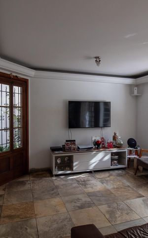 Casa à venda com 290m², 3 quartos e 2 vagas Casa à venda com 290m², 3 quartos e 2 vagasSala