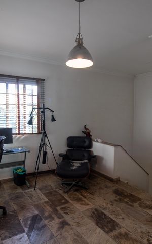 Casa à venda com 290m², 3 quartos e 2 vagas Casa à venda com 290m², 3 quartos e 2 vagasEscritório