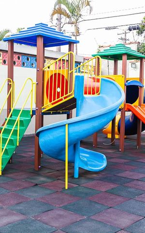 Casa de condomínio à venda com 126m², 3 quartos e 2 vagas Casa de condomínio à venda com 126m², 3 quartos e 2 vagasÁrea comum - Playground
