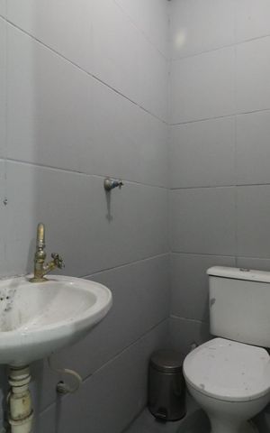 Casa à venda com 187m², 4 quartos e 2 vagas Casa à venda com 187m², 4 quartos e 2 vagasBanheiro de Serviço
