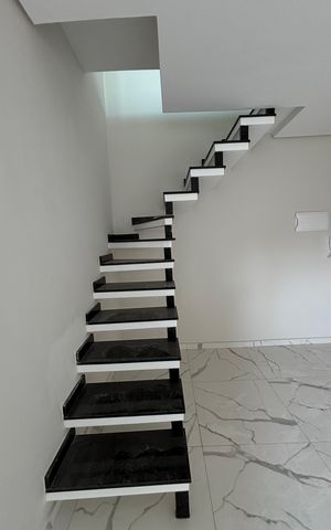 Apartamento para alugar com 78m², 2 quartos e 1 vaga Apartamento para alugar com 78m², 2 quartos e 1 vagaEscada