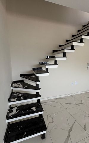 Apartamento para alugar com 78m², 2 quartos e 1 vaga Apartamento para alugar com 78m², 2 quartos e 1 vagaEscada