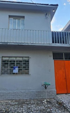 Casa à venda com 185m², 4 quartos e 1 vaga Casa à venda com 185m², 4 quartos e 1 vagaFachada