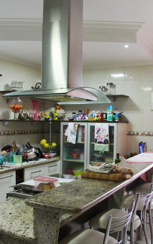 Casa à venda com 130m², 3 quartos e 2 vagasCozinha 