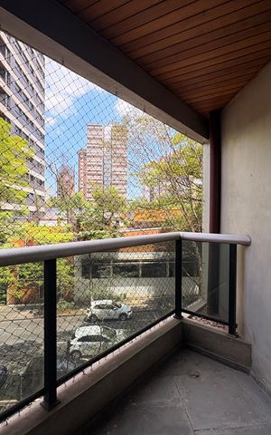 Apartamento à venda com 350m², 4 quartos e 3 vagas Apartamento à venda com 350m², 4 quartos e 3 vagasSacada da sala