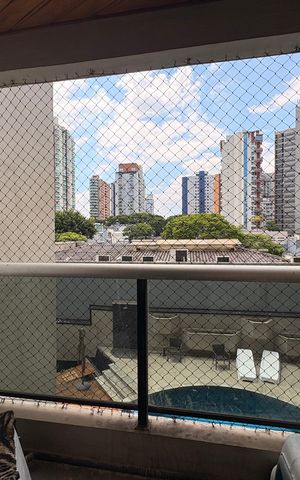 Apartamento à venda com 350m², 4 quartos e 3 vagas Apartamento à venda com 350m², 4 quartos e 3 vagasSacada da suíte 2
