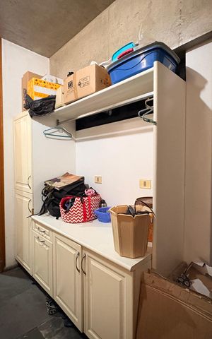 Apartamento à venda com 350m², 4 quartos e 3 vagas Apartamento à venda com 350m², 4 quartos e 3 vagasLavanderia