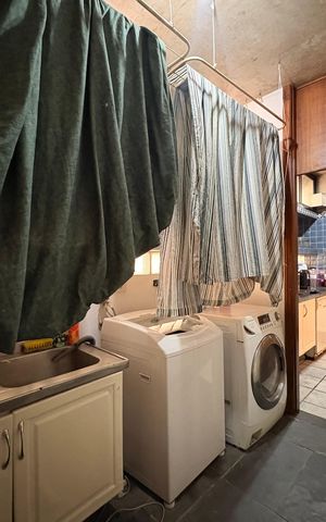 Apartamento à venda com 350m², 4 quartos e 3 vagas Apartamento à venda com 350m², 4 quartos e 3 vagasLavanderia