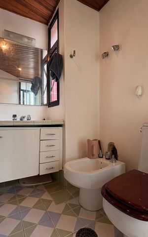 Apartamento à venda com 350m², 4 quartos e 3 vagas Apartamento à venda com 350m², 4 quartos e 3 vagasBanheiro da Suíte 1