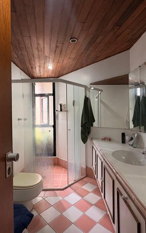 Apartamento à venda com 350m², 4 quartos e 3 vagas Apartamento à venda com 350m², 4 quartos e 3 vagasBanheiro da suíte 2