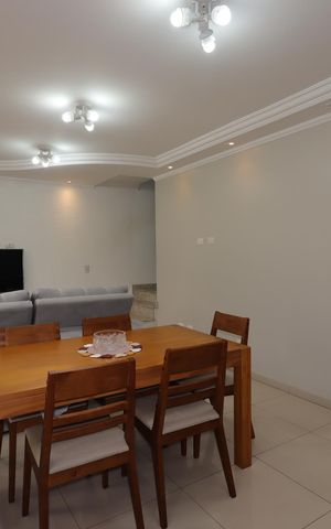 Casa à venda com 163m², 3 quartos e 2 vagasSala