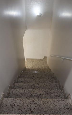 Casa à venda com 163m², 3 quartos e 2 vagasEscada