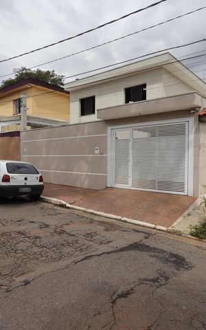 Casa à venda com 163m², 3 quartos e 2 vagasFachada