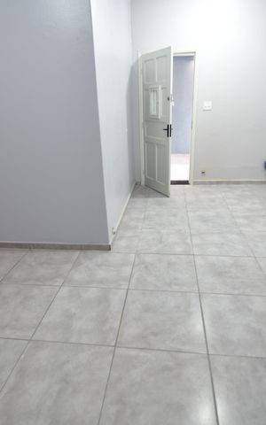 Casa à venda com 77m², 2 quartos e 3 vagasSala