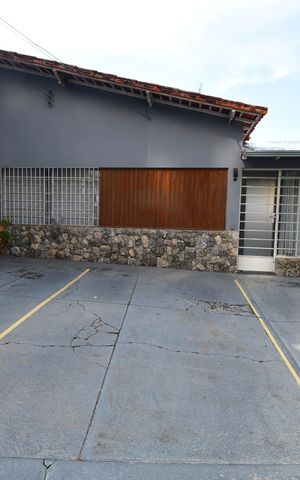 Casa à venda com 77m², 2 quartos e 3 vagasFachada
