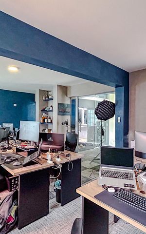 Casa à venda com 300m², 3 quartos e 2 vagasSala