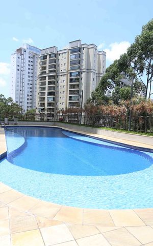 Apartamento à venda com 170m², 3 quartos e 3 vagas Apartamento à venda com 170m², 3 quartos e 3 vagasÁrea comum - Piscina