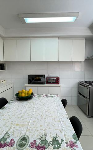 Casa à venda com 171m², 4 quartos e 2 vagas Casa à venda com 171m², 4 quartos e 2 vagasCozinha