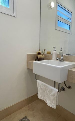 Casa à venda com 171m², 4 quartos e 2 vagas Casa à venda com 171m², 4 quartos e 2 vagasBanheiro 4