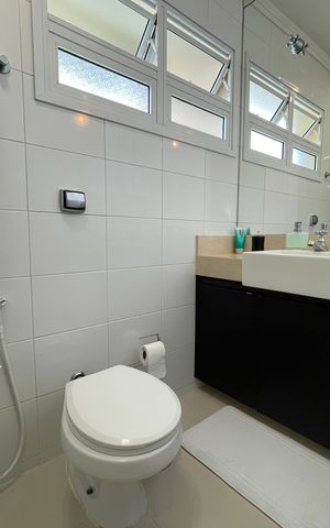 Casa à venda com 171m², 4 quartos e 2 vagas Casa à venda com 171m², 4 quartos e 2 vagasBanheiro 1
