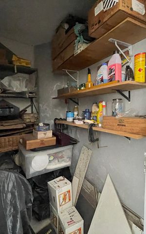 Casa à venda com 171m², 4 quartos e 2 vagas Casa à venda com 171m², 4 quartos e 2 vagasDepósito