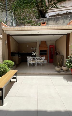 Casa à venda com 171m², 4 quartos e 2 vagas Casa à venda com 171m², 4 quartos e 2 vagasQuintal