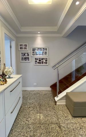 Casa à venda com 171m², 4 quartos e 2 vagas Casa à venda com 171m², 4 quartos e 2 vagasSala