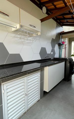 Casa à venda com 171m², 4 quartos e 2 vagas Casa à venda com 171m², 4 quartos e 2 vagasÁrea de Serviço