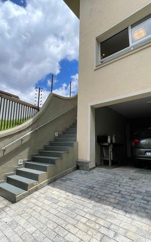 Casa à venda com 171m², 4 quartos e 2 vagas Casa à venda com 171m², 4 quartos e 2 vagasGaragem