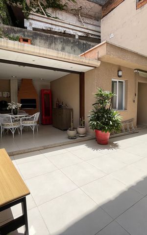 Casa à venda com 171m², 4 quartos e 2 vagas Casa à venda com 171m², 4 quartos e 2 vagasQuintal