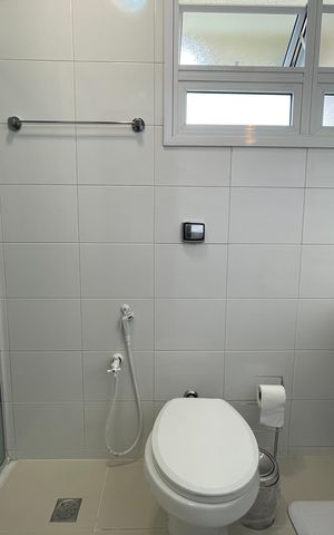 Casa à venda com 171m², 4 quartos e 2 vagas Casa à venda com 171m², 4 quartos e 2 vagasBanheiro 1
