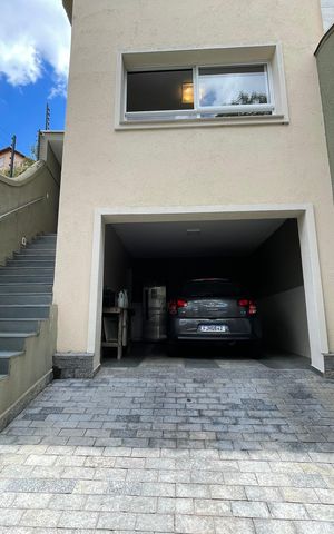 Casa à venda com 171m², 4 quartos e 2 vagas Casa à venda com 171m², 4 quartos e 2 vagasGaragem