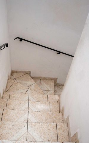 Casa para alugar com 319m², 6 quartos e 1 vagaEscada