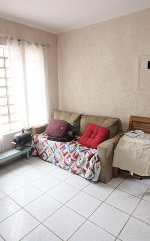 Casa à venda com 96m², 2 quartos e 2 vagasSala