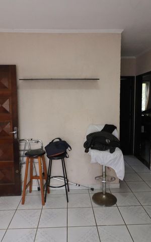 Casa à venda com 96m², 2 quartos e 2 vagasSala