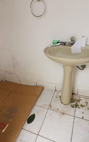 Casa à venda com 96m², 2 quartos e 2 vagasBanheiro de serviço