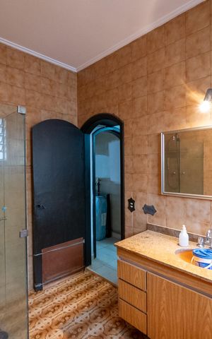 Casa à venda com 372m², 3 quartos e 6 vagas Casa à venda com 372m², 3 quartos e 6 vagasBanheiro da Suíte 1