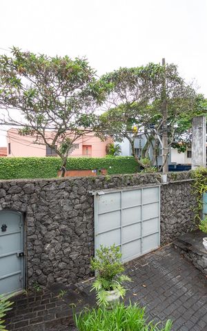 Casa à venda com 372m², 3 quartos e 6 vagas Casa à venda com 372m², 3 quartos e 6 vagasEntrada