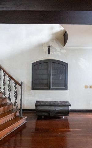Casa à venda com 372m², 3 quartos e 6 vagas Casa à venda com 372m², 3 quartos e 6 vagasSala