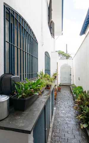 Casa à venda com 372m², 3 quartos e 6 vagas Casa à venda com 372m², 3 quartos e 6 vagasCorredor Externo