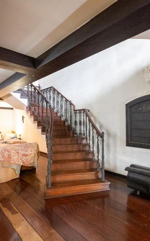 Casa à venda com 372m², 3 quartos e 6 vagas Casa à venda com 372m², 3 quartos e 6 vagasSala