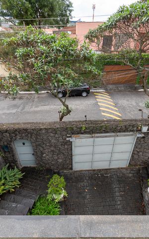 Casa à venda com 372m², 3 quartos e 6 vagas Casa à venda com 372m², 3 quartos e 6 vagasSacada