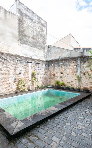 Casa à venda com 372m², 3 quartos e 6 vagas Casa à venda com 372m², 3 quartos e 6 vagasPiscina