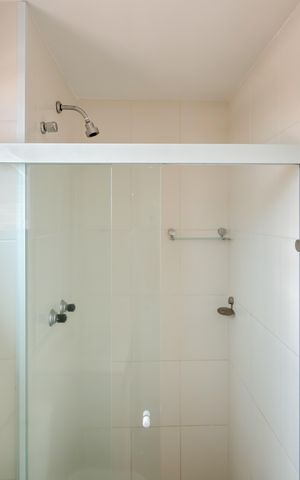 Apartamento à venda com 100m², 2 quartos e 1 vaga Apartamento à venda com 100m², 2 quartos e 1 vagaBanheiro da Suíte