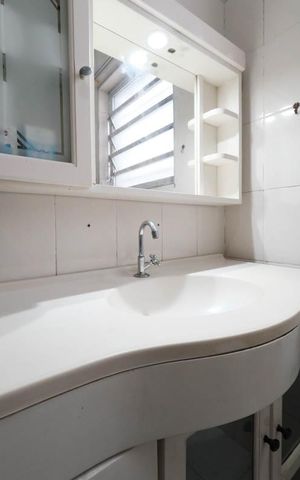 Casa à venda com 146m², 3 quartos e 2 vagasBanheiro 1