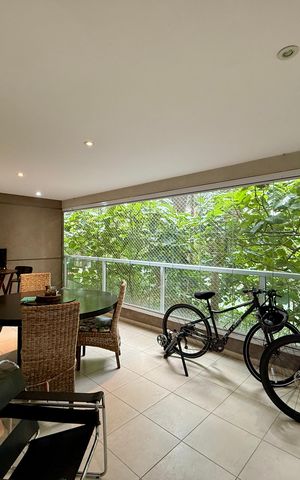 Apartamento para alugar com 180m², 3 quartos e 3 vagas Apartamento para alugar com 180m², 3 quartos e 3 vagasVaranda