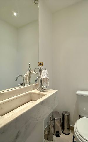 Apartamento para alugar com 180m², 3 quartos e 3 vagas Apartamento para alugar com 180m², 3 quartos e 3 vagasLavabo
